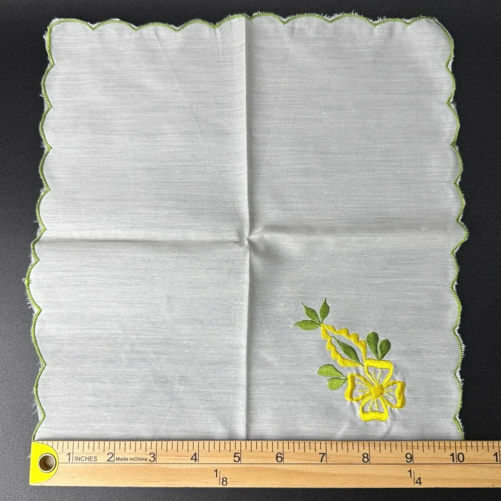 Vintage 10 Embroidered Cocktail Luncheon Napkins 10 Cottagecore Floral Scalloped